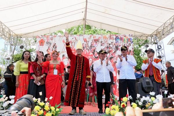 Bersama Menparekraf di Festival Pesona Aekhula Nias Barat 2022, Gubernur Edy Rahmayadi Banggakan Event Nasional di Kepulauan Nias